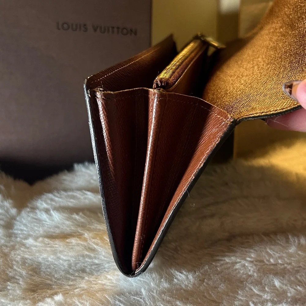 338. Louis Vuitton Limited Edition Monogram Graffiti Sarah Wallet,